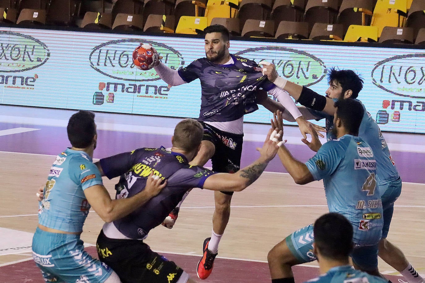 Los leoneses volvían a la competición doméstica en el Palacio de los Deportes para medirse a los cordobeses.