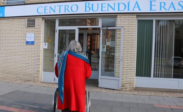 Galería. Para otros usuarios también ha sido el primer día de salida a la calle.