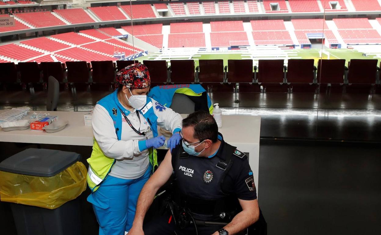 Vacunación en el estadio Wanda Metropolitano.