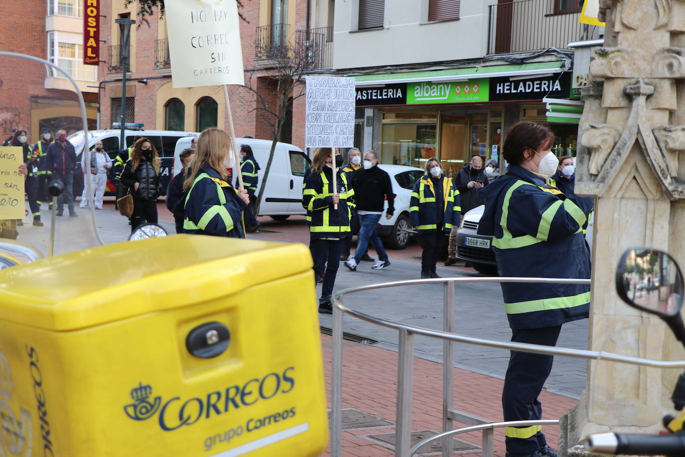 Los carteros elevan sus críticas ante la falta de reposición de personal y el aumento de las cargas de trabajo.