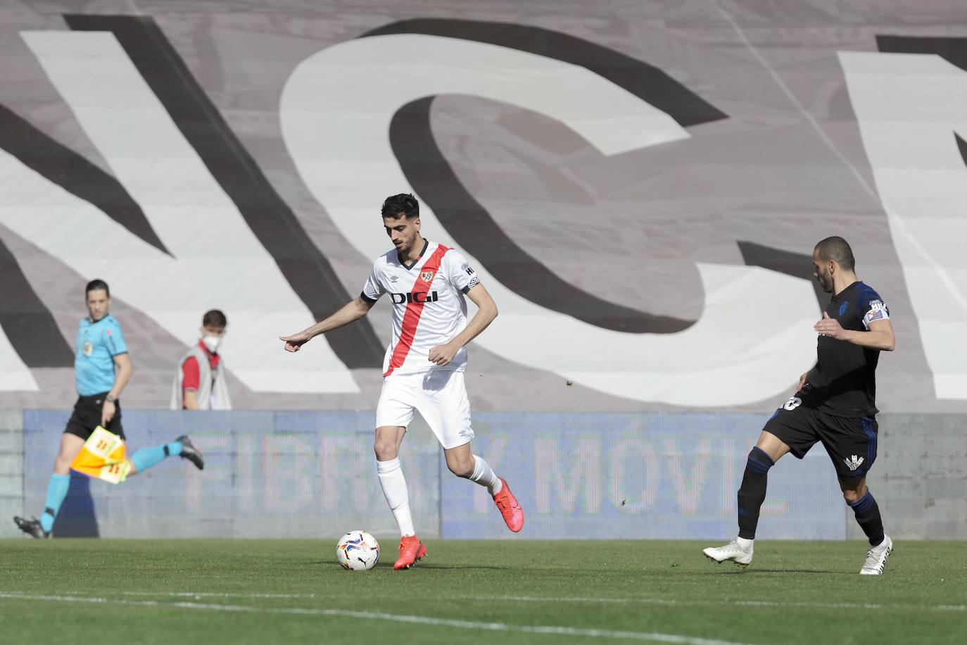 Ambos equipos se enfrentaron en Vallecas por un puesto de playoff.