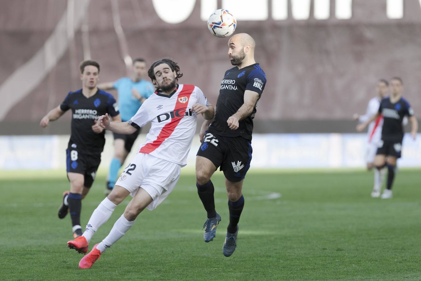 Ambos equipos se enfrentaron en Vallecas por un puesto de playoff.