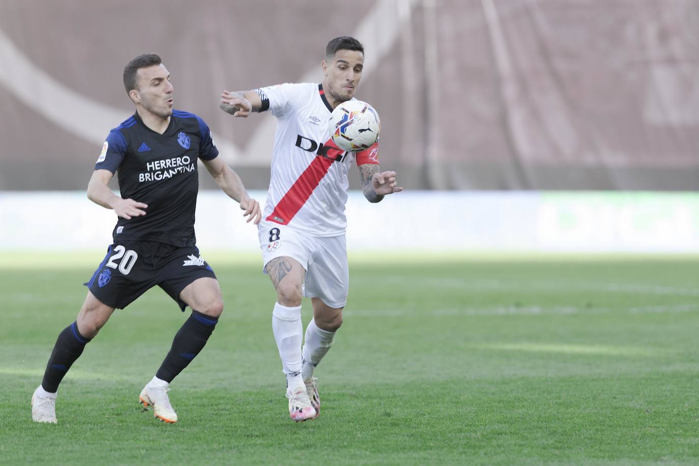 Ambos equipos se enfrentaron en Vallecas por un puesto de playoff.