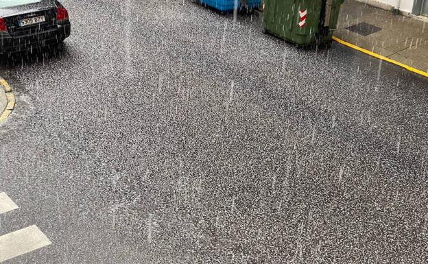 Galería. Una granizada histórica cubre las calles de León de blanco.