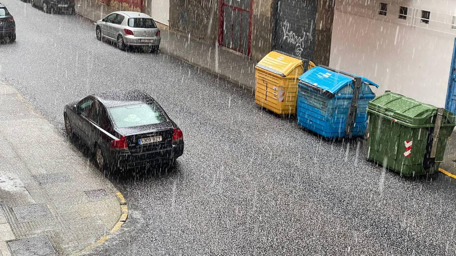 Una granizada histórica cubre las calles de León de blanco.