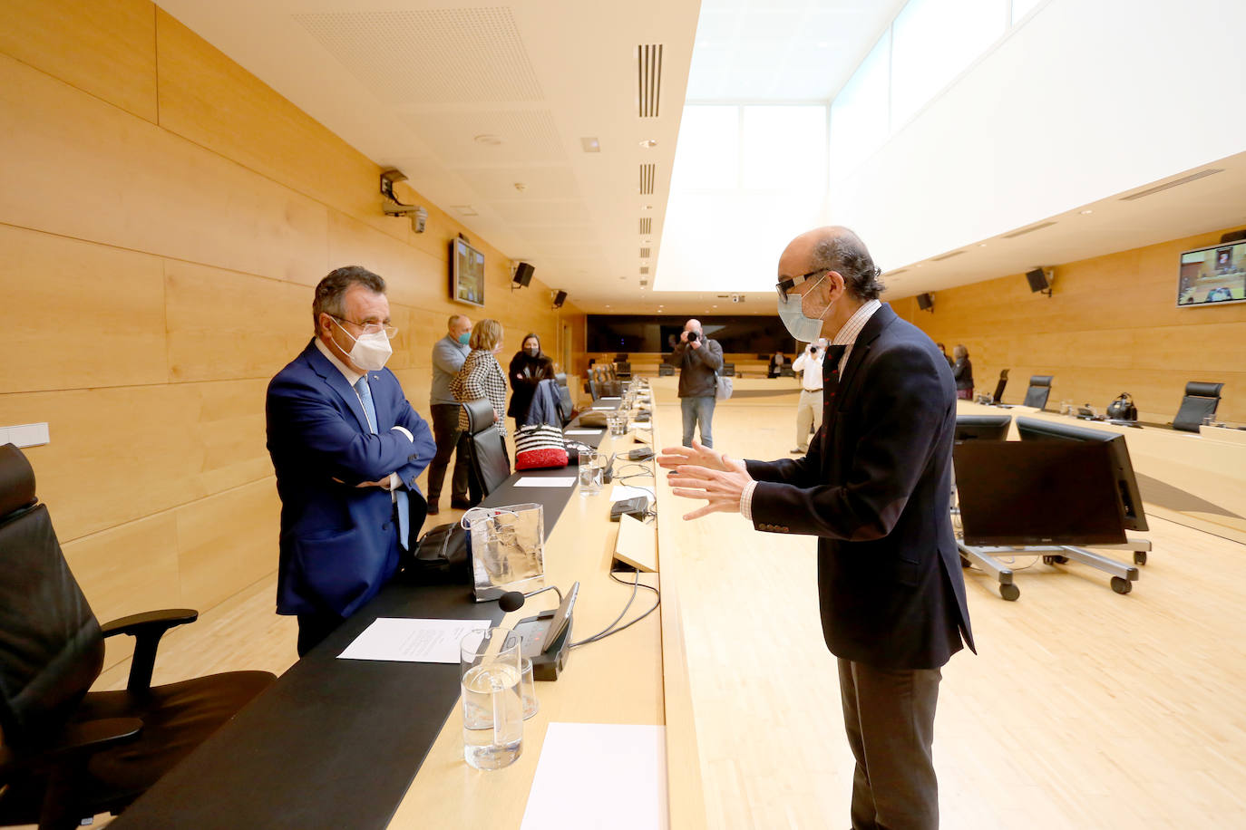 Fotos: Comparecencia del consejero de Cultura y Turismo en las Cortes