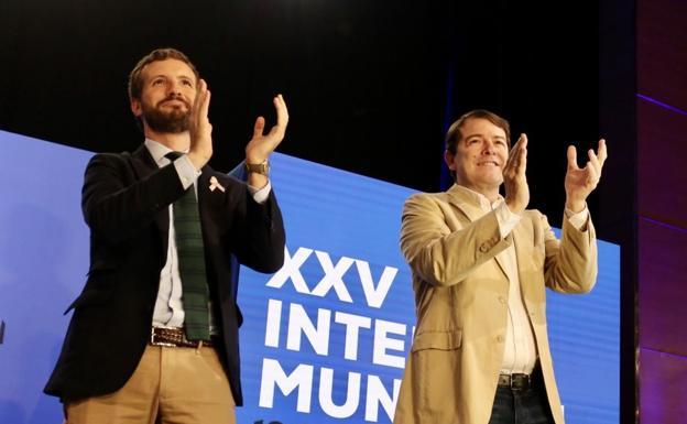 Casado recuerda que nombró candidatos a Ayuso, Feijóo, Moreno, Miras y Mañueco y subraya que «apoya» a todos ellos