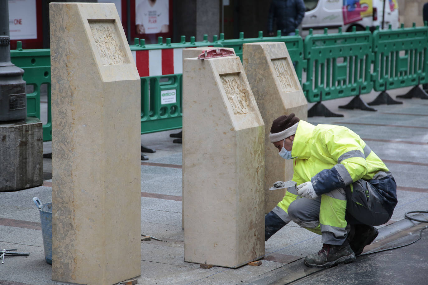 La instalación de unos monolitos con los reyes leoneses estaba previsto dentro de las obras de mejora del vial.