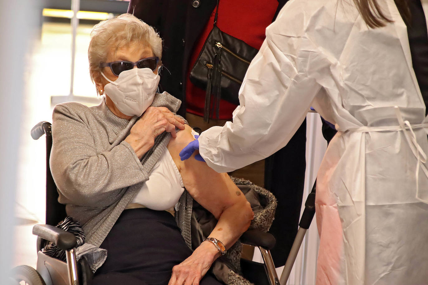 Fotos: Vacunación a mayores de 80 años en el Palacio de Exposiciones