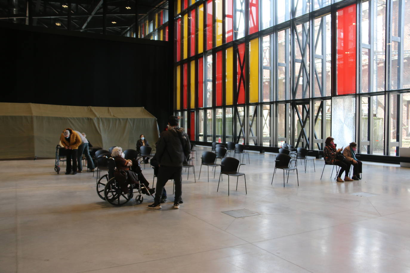 Fotos: Vacunación a mayores de 80 años en el Palacio de Exposiciones