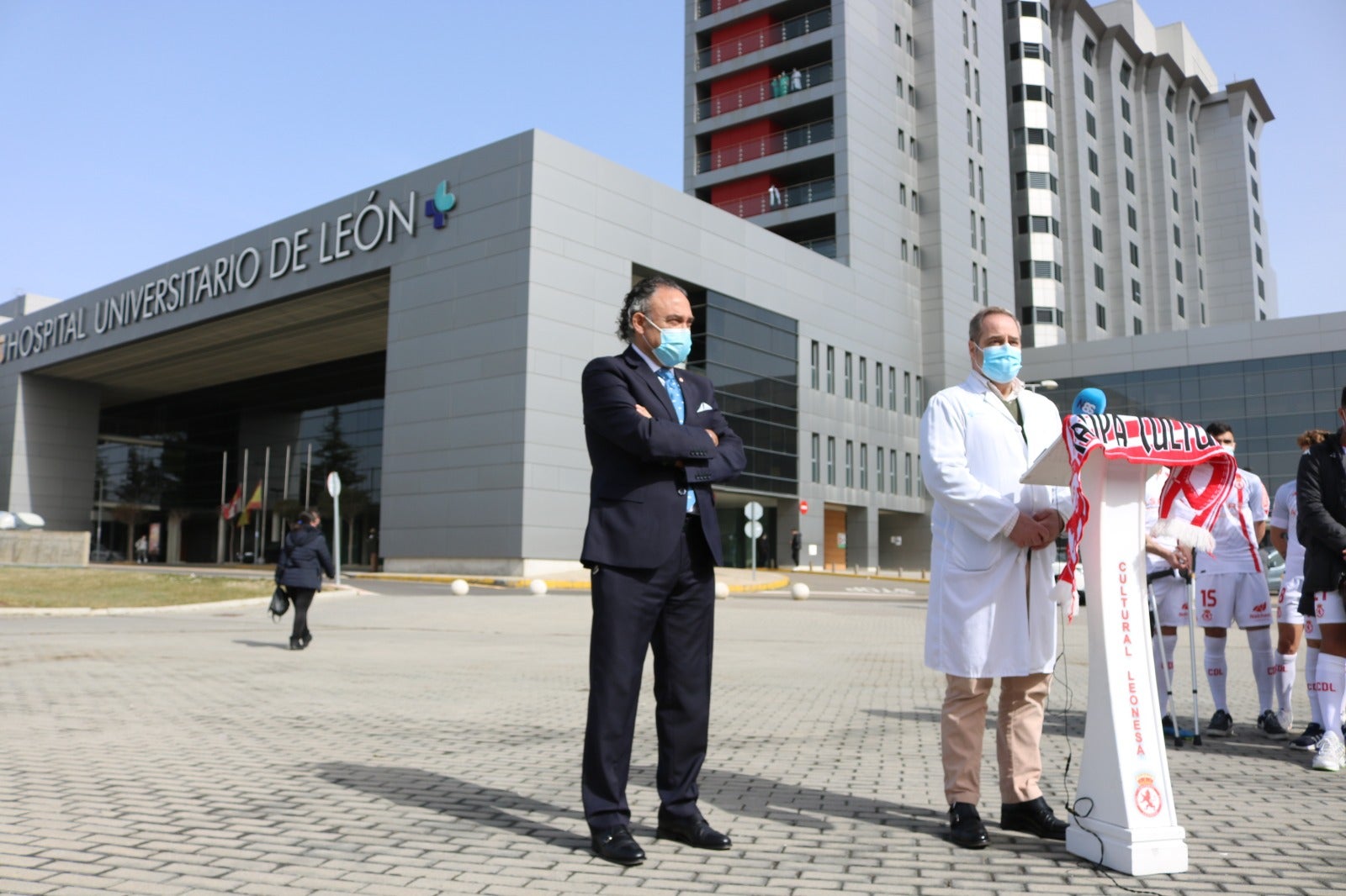 Fotos: La Cultural reconoce la labor del Hospital de León