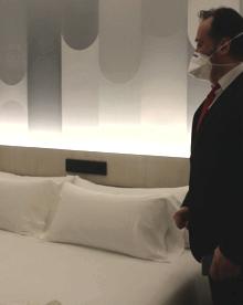 Imagen secundaria 2 - Diversas imágenes de varios hoteles en la capital leonesa.