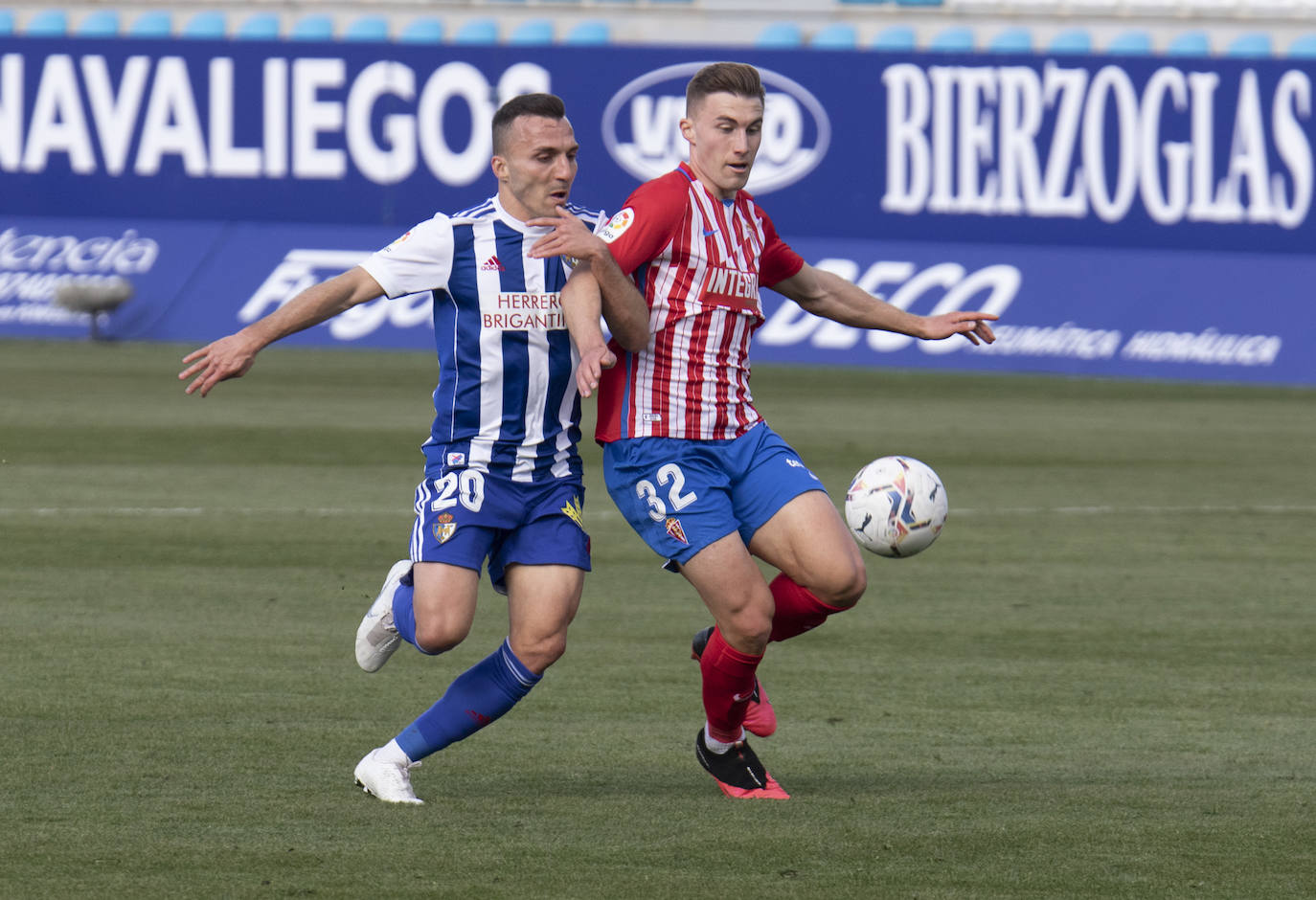 Fotos: Las imágenes del Deportiva-Sporting