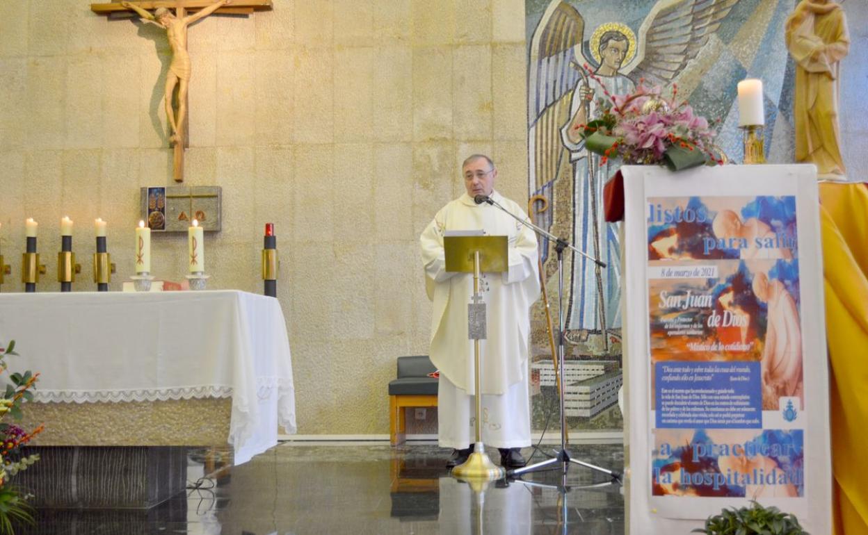 Imagen del obispo de León durante la celebración de la eucaristía. 