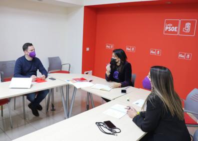 Imagen secundaria 1 - Reunión entre Ana Sánchez, Nuria Rubio y Alfonso Cendón.