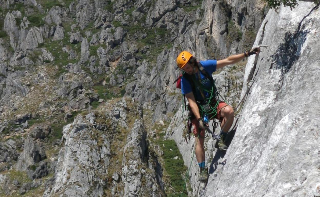 Escaladores en Arbás. 