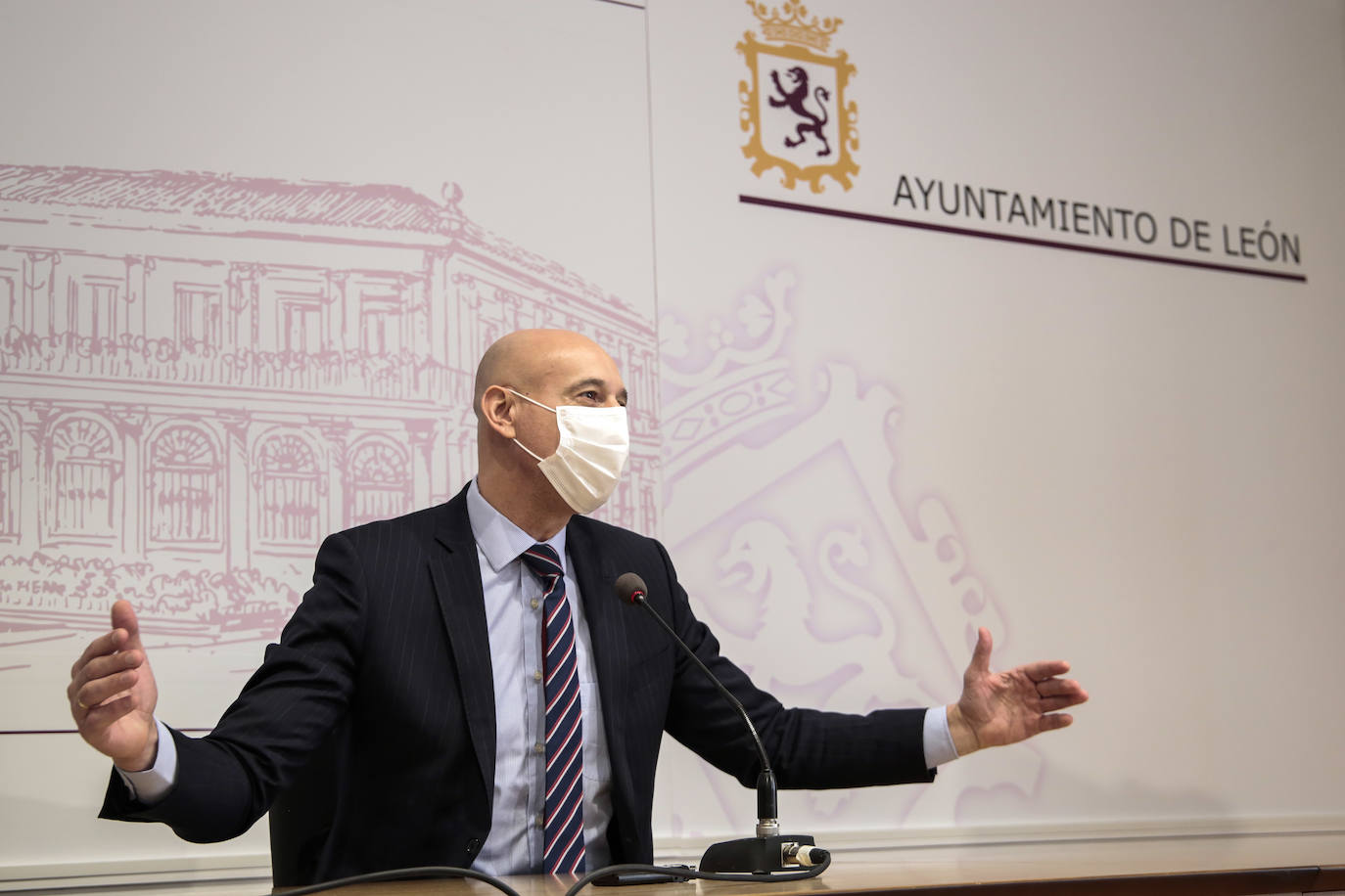 El alcalde y la concejala de Promoción Económica presentan una nueva marca de promoción para la ciudad.