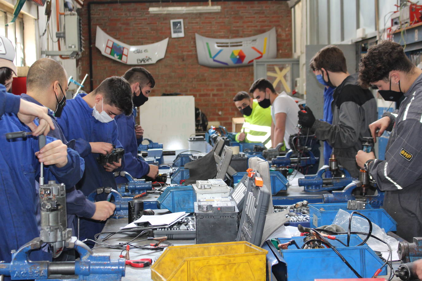 Este centro concertado ofrece Bachillerato y tres niveles de Formación Profesional donde la relación entre profesor y alumno es fundamental para guiar el futuro laboral de sus estudiantes.