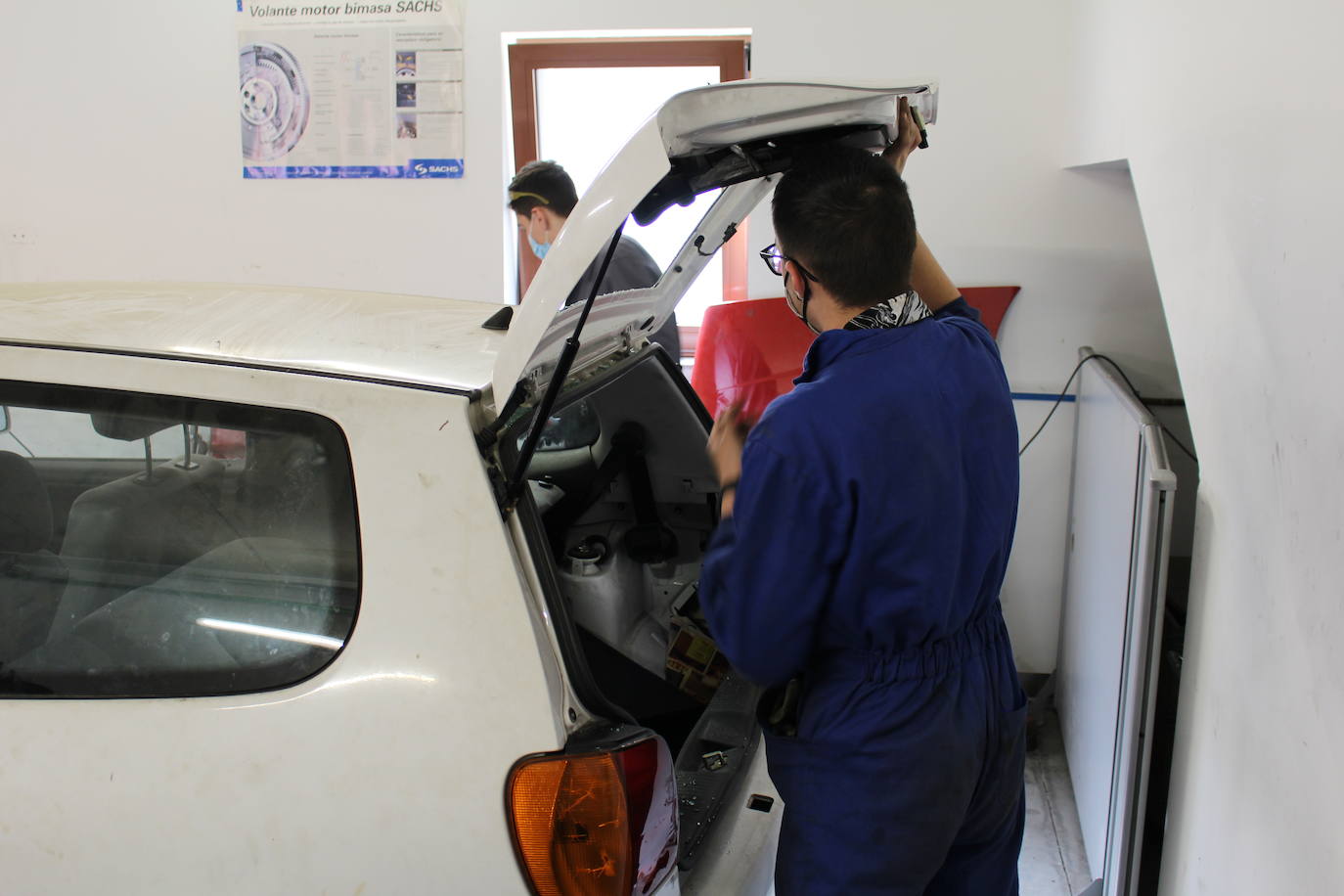 Este centro concertado ofrece Bachillerato y tres niveles de Formación Profesional donde la relación entre profesor y alumno es fundamental para guiar el futuro laboral de sus estudiantes.