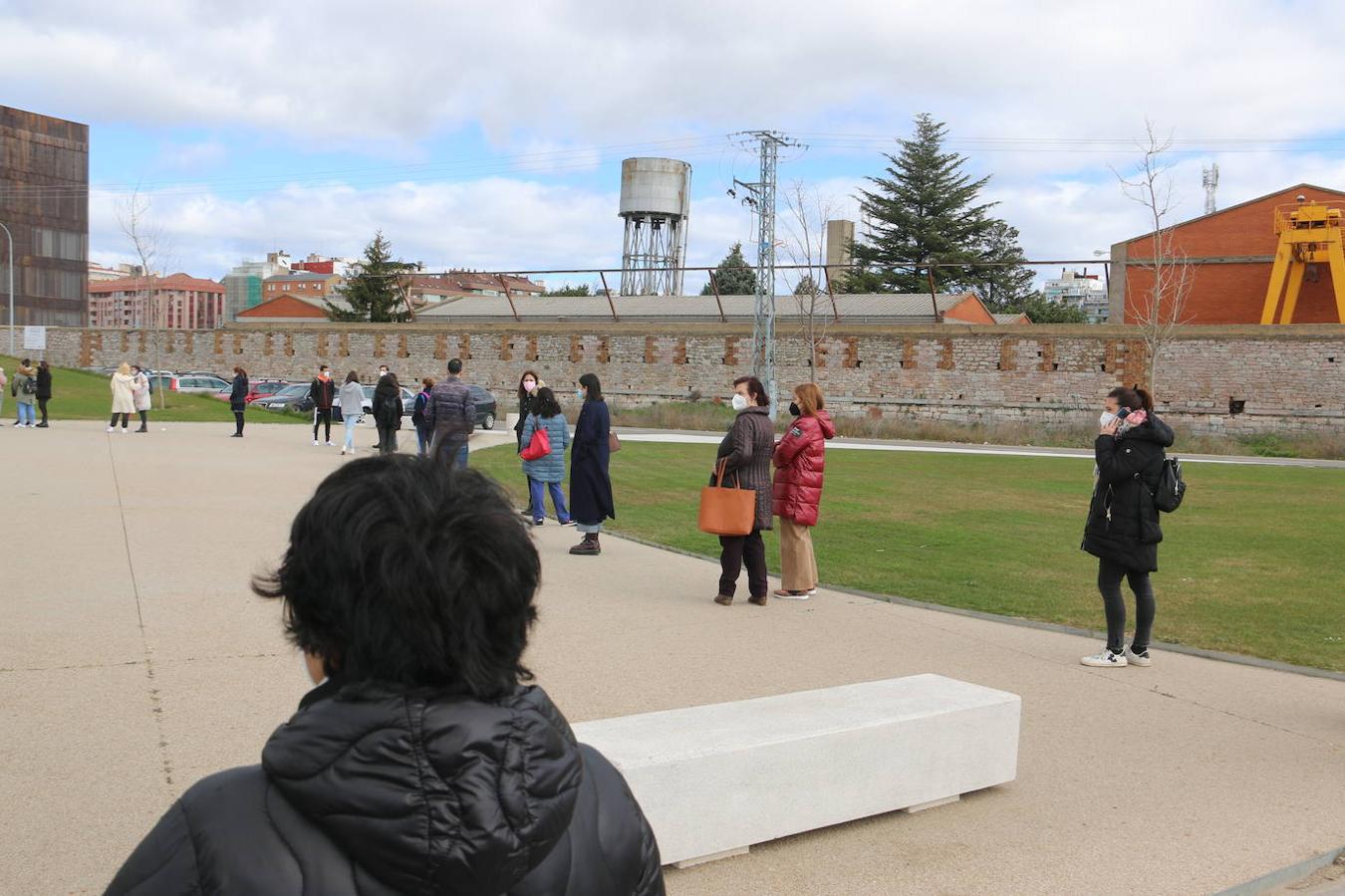 El Palacio de Exposiciones de León continúa con la vacunación a docentes, Guardias Civiles, Policía Nacional, sanitarios y mayores.