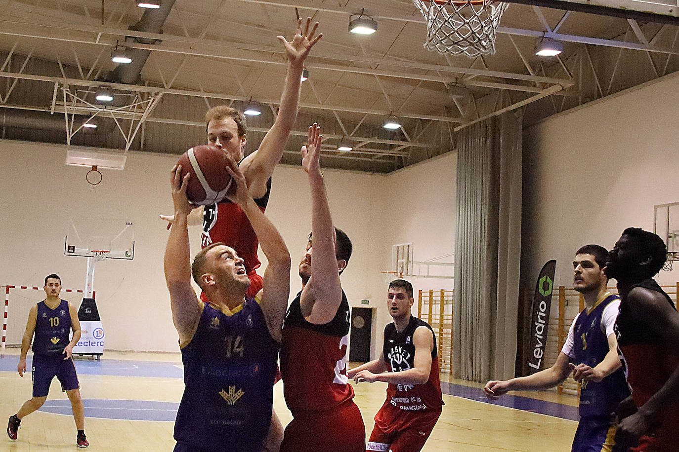 El Reino de León y Basket León se han enfrentado en el pabellón de San Esteban