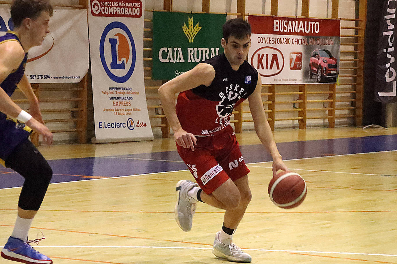 El Reino de León y Basket León se han enfrentado en el pabellón de San Esteban