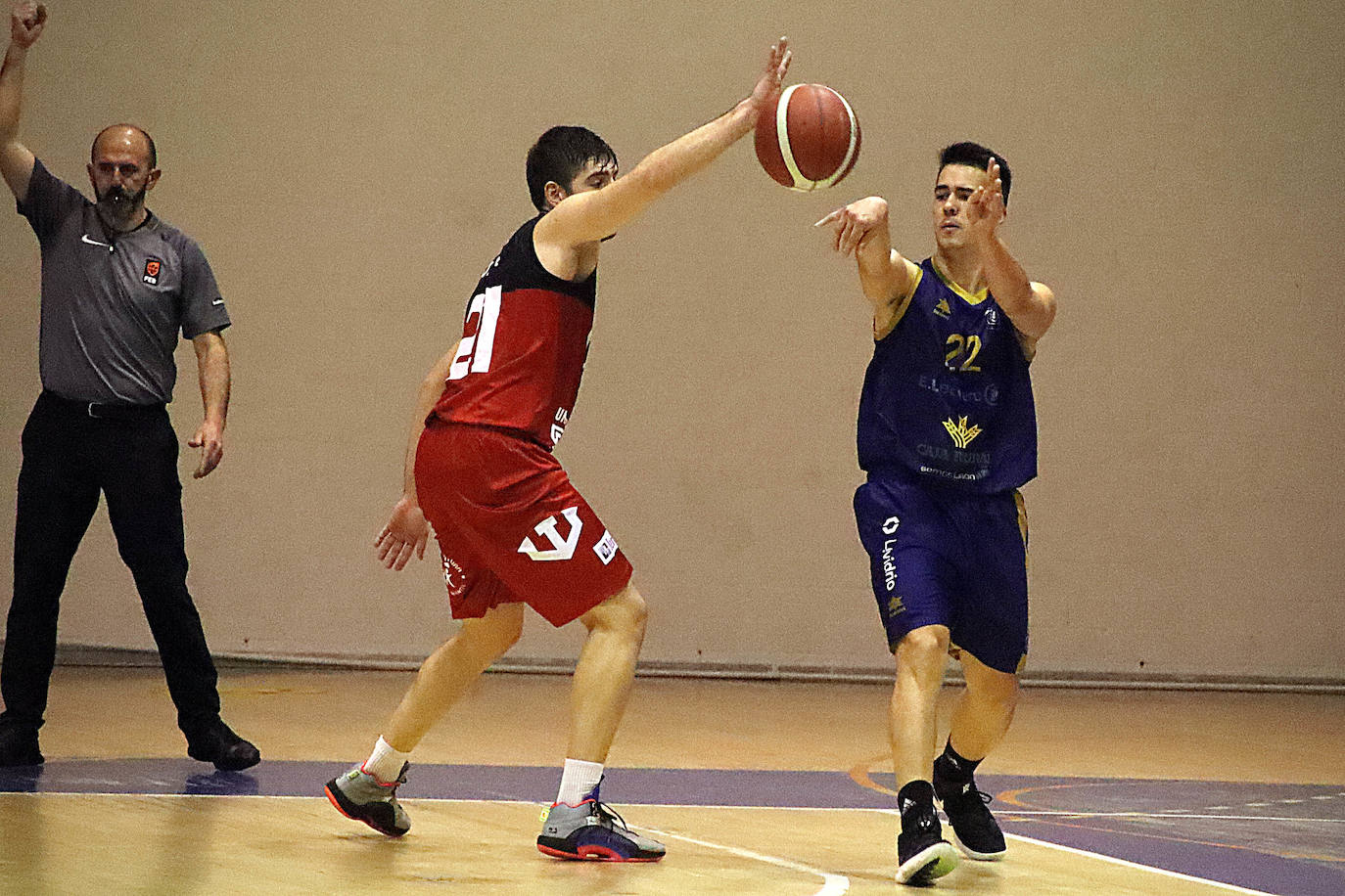 El Reino de León y Basket León se han enfrentado en el pabellón de San Esteban