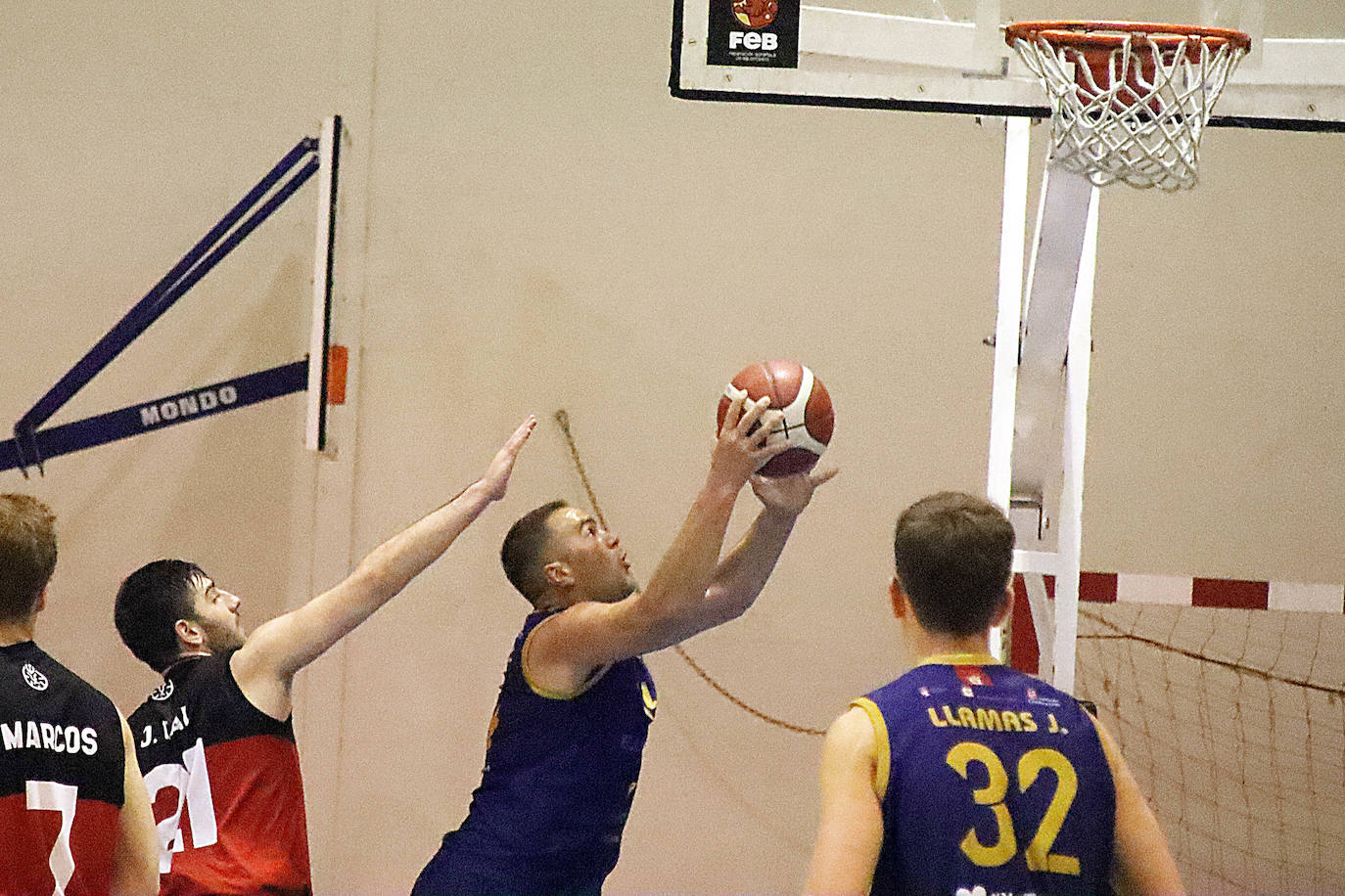 El Reino de León y Basket León se han enfrentado en el pabellón de San Esteban