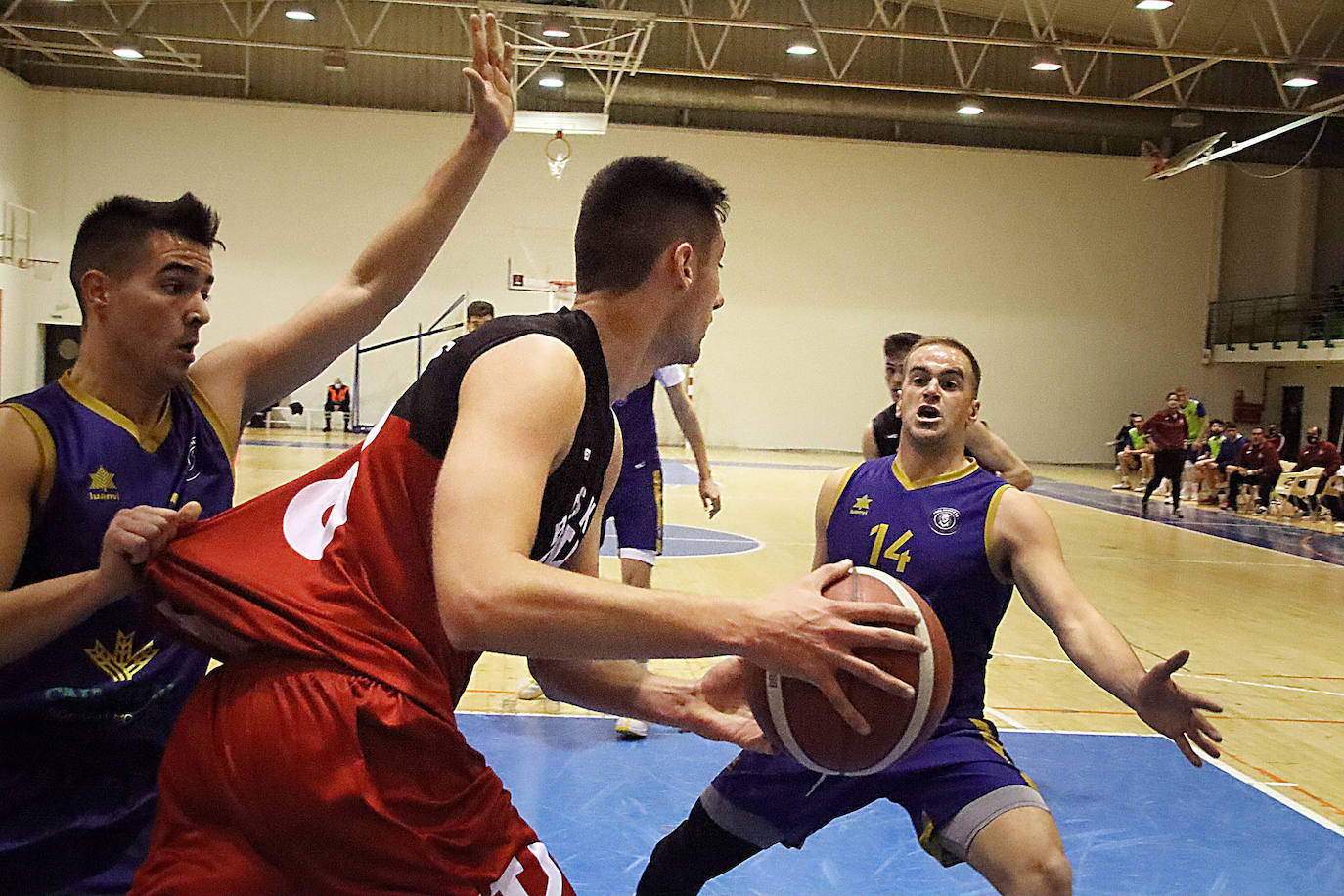 El Reino de León y Basket León se han enfrentado en el pabellón de San Esteban