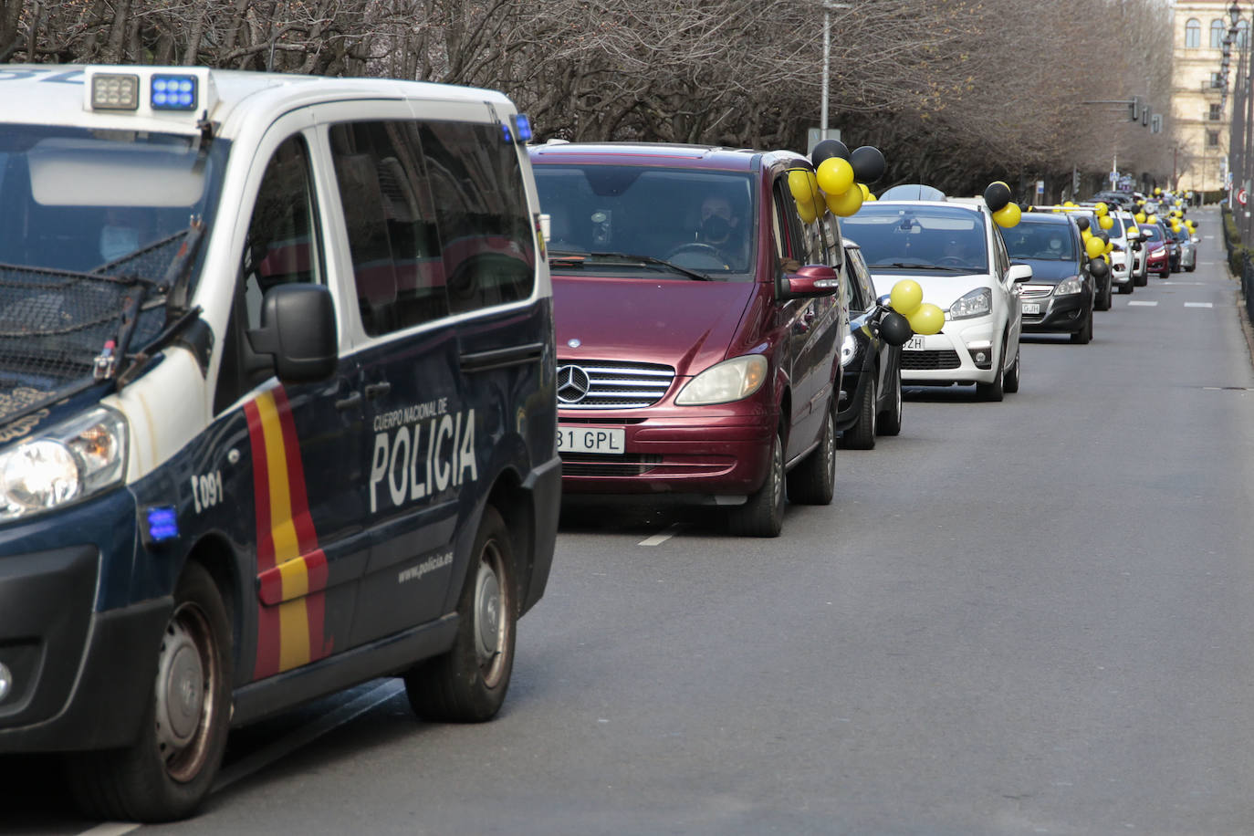 Fotos Caravana de coches para reivindicar la fijeza en el