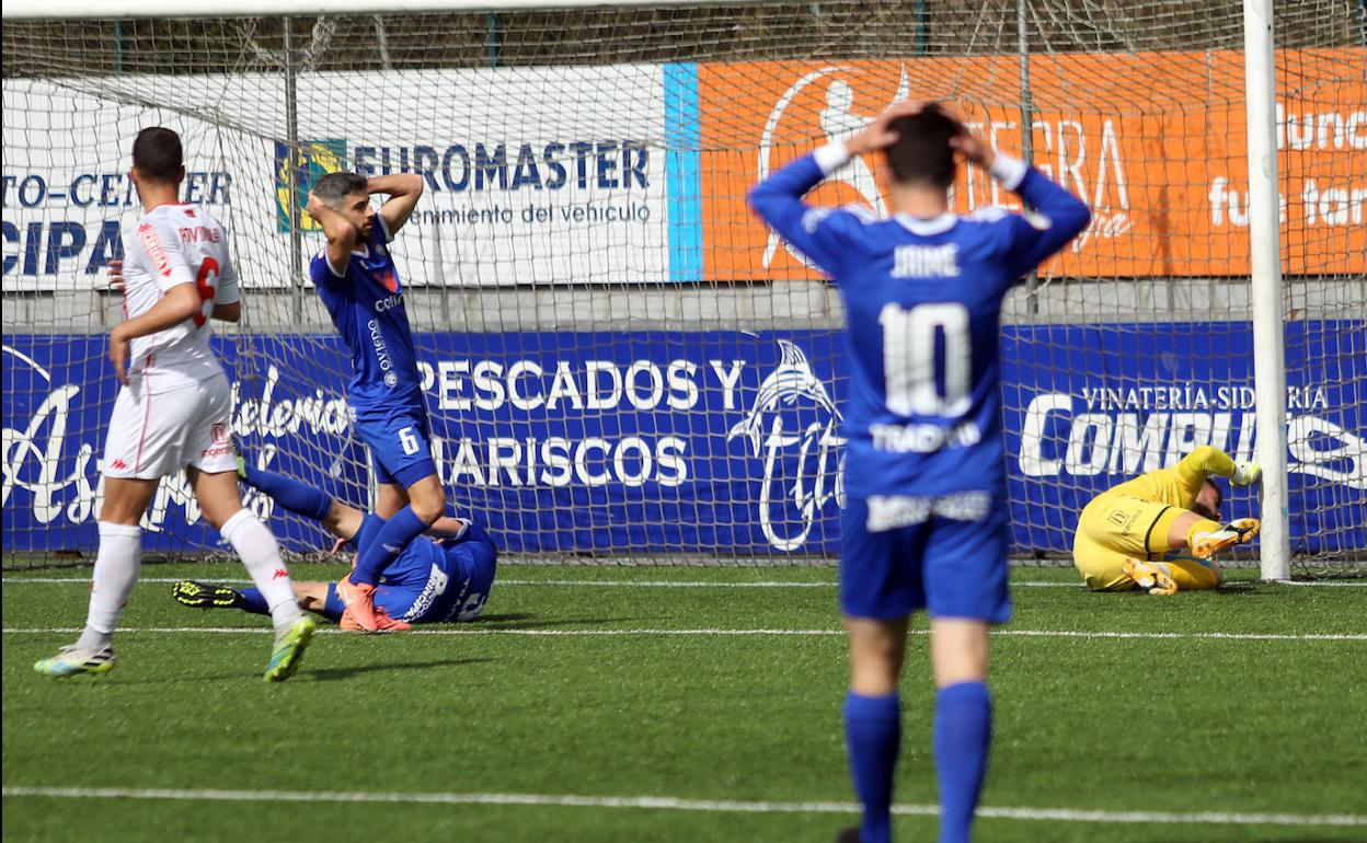 Un instante del partido disputado en Oviedo esta mañana.