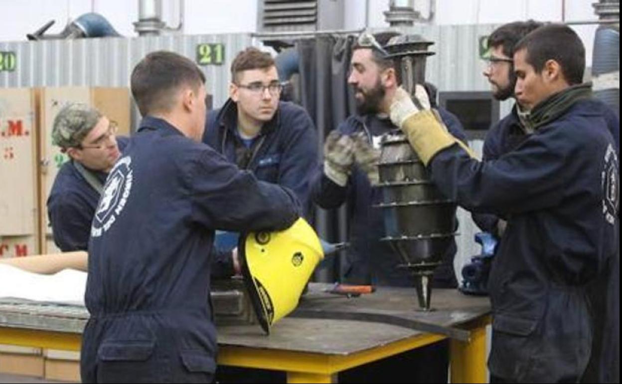 Imagen de unos alumnos en un centro de FP.