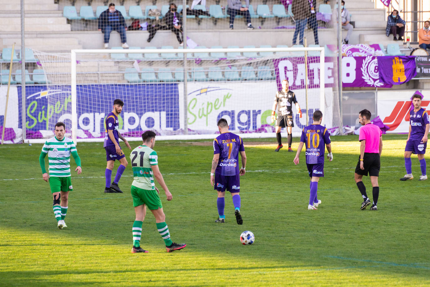 El conjunto leonés se dejó sus opciones de playoff en la Balastera.