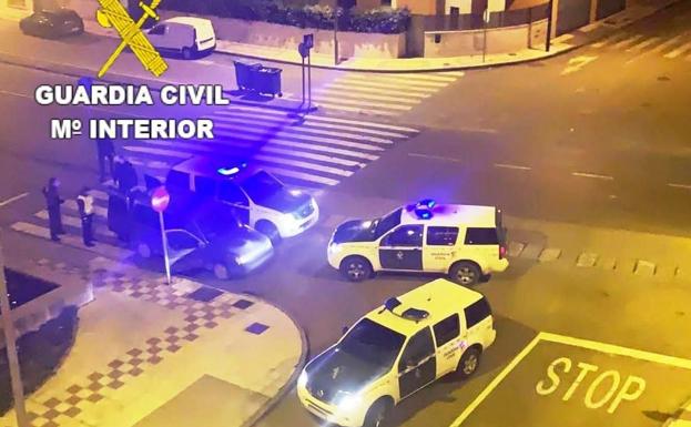 Imagen de la intervención realizada por los efectivos de la Guardia Civil. 