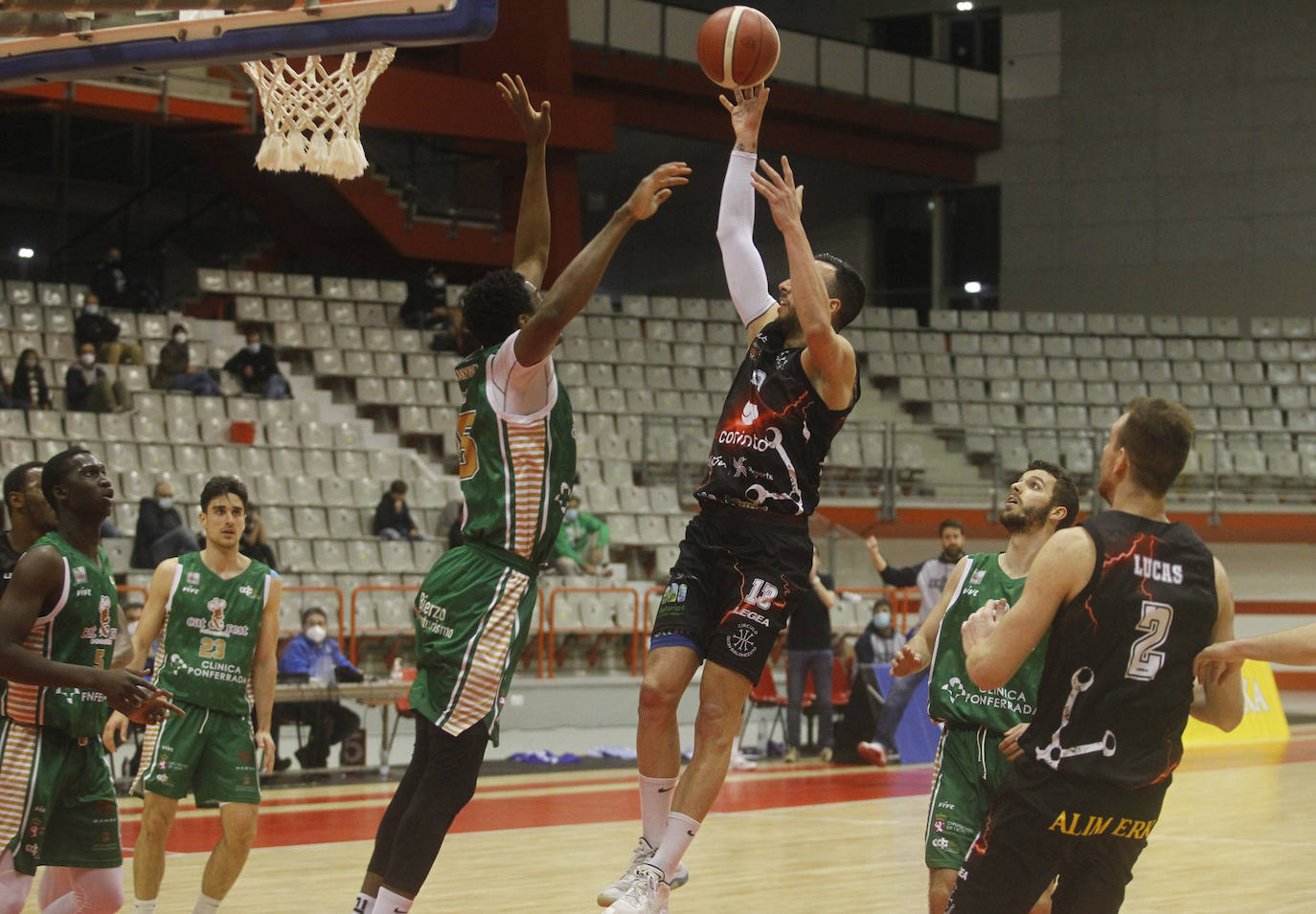 Fotos: Las imágenes del partido de Ciudad de Ponferrada en Gijón