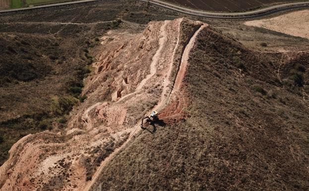 Imagen principal - Imágenes del proyecto para hacer visitables las Cuevas Menudas respetando el entorno. 