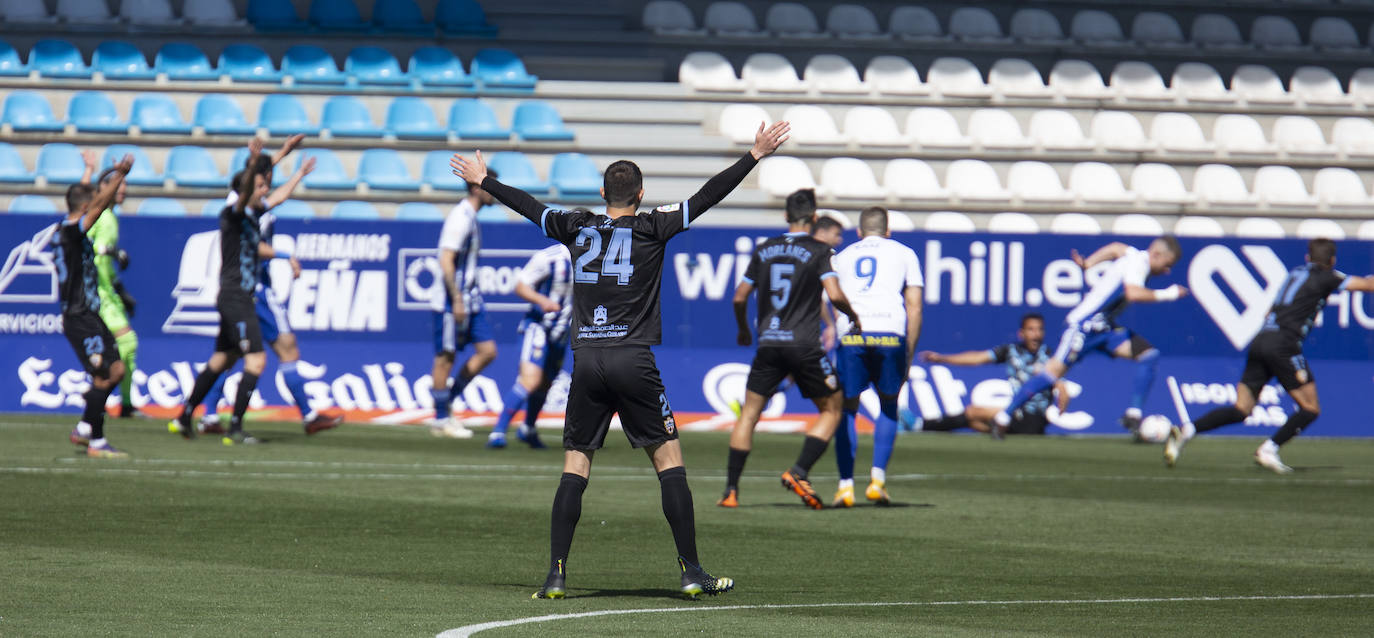 Fotos: Las imágenes del Deportiva-Almería