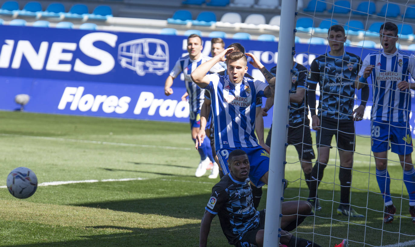 Fotos: Las imágenes del Deportiva-Almería