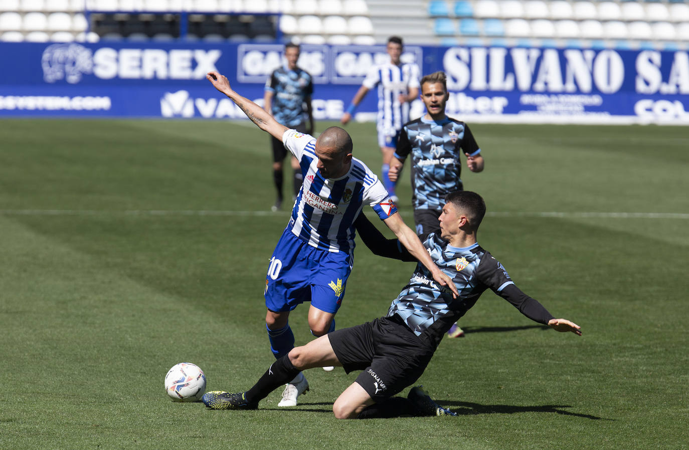 Fotos: Las imágenes del Deportiva-Almería