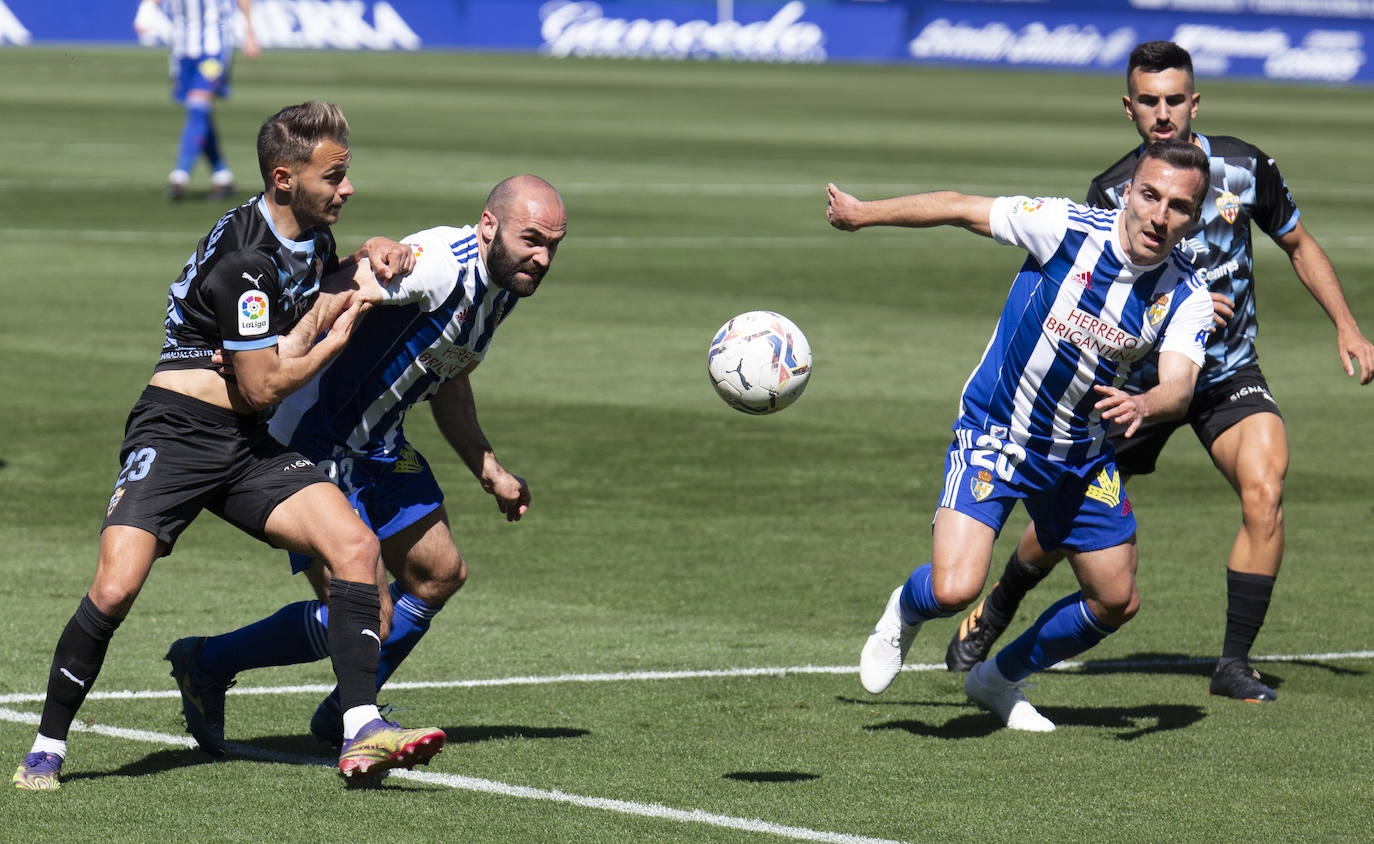 Fotos: Las imágenes del Deportiva-Almería