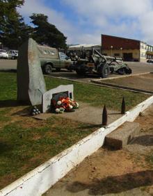 Imagen secundaria 2 - Imágenes del acto en homenaje al sargento que fallecía hace 25 años.