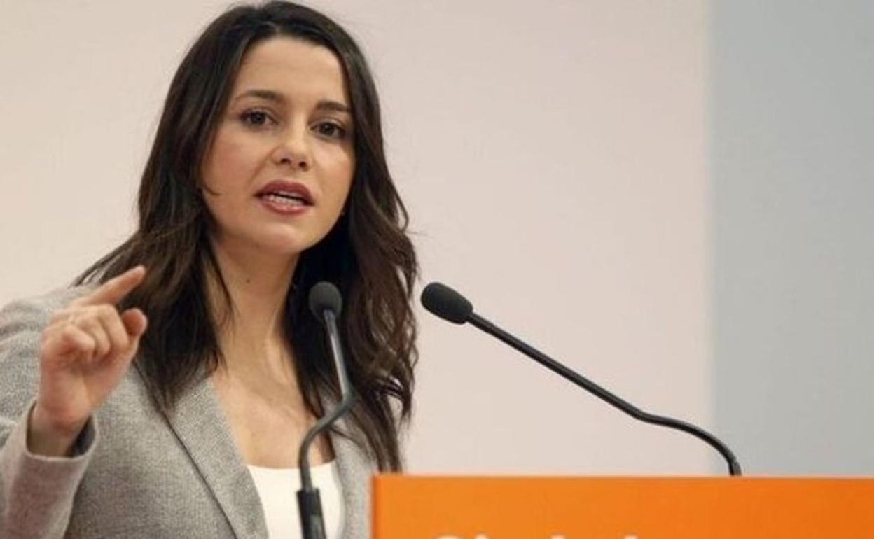 Inés Arrimadas, durante una rueda de prensa. 