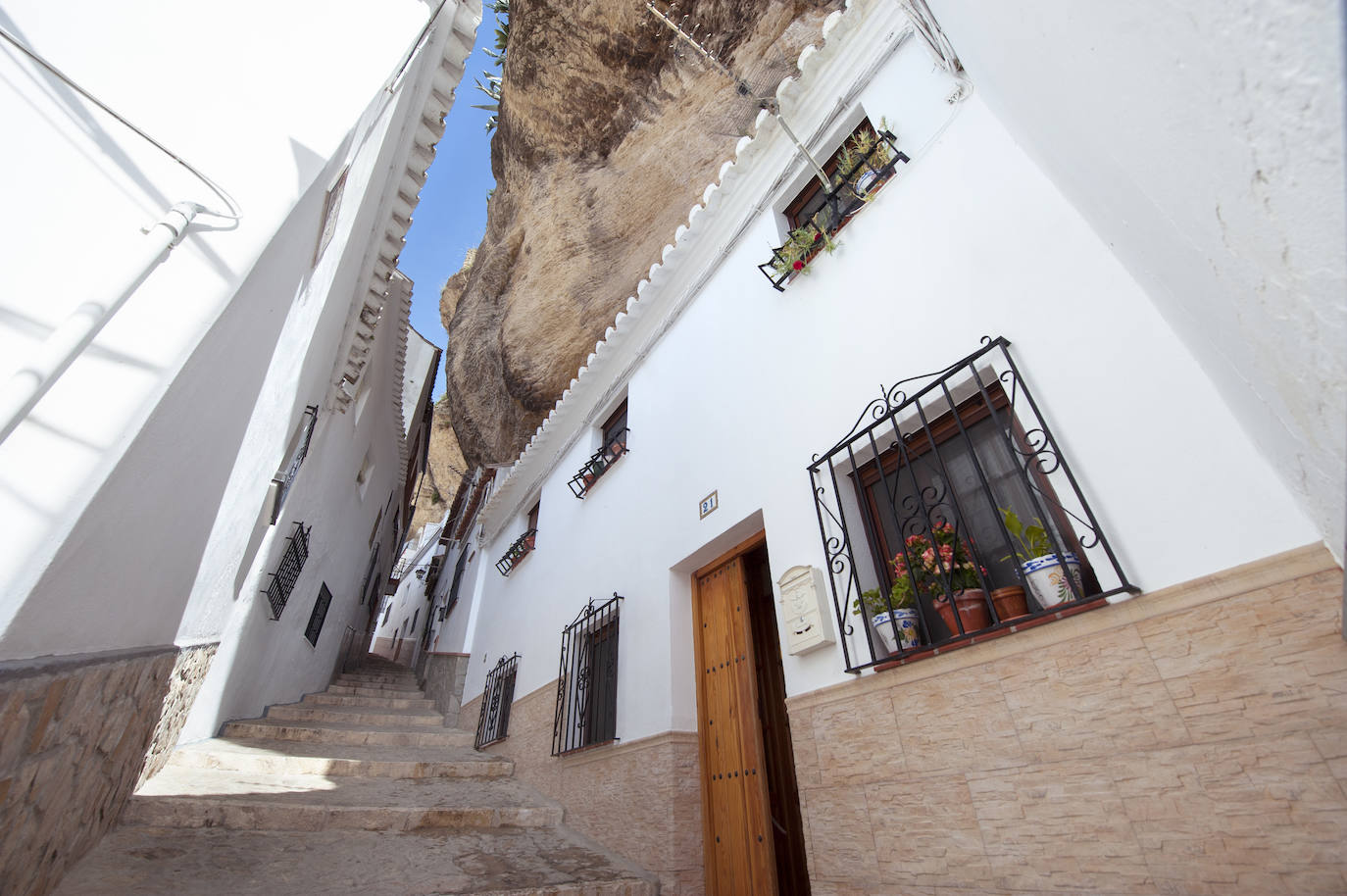 5. Setenil de las Bodegas (Cádiz), con 64.100 búsquedas mensuales