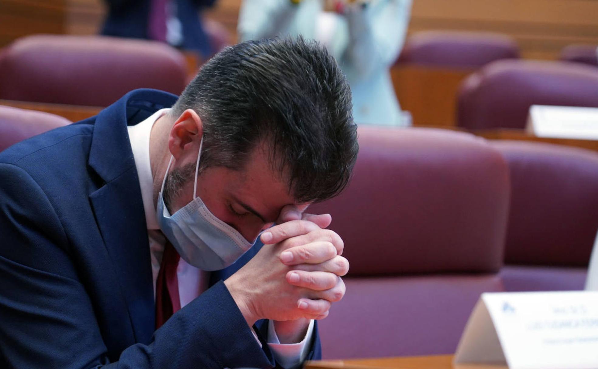 Imagen de Luis Tudanca, durante el pleno de la moción de censura de Castilla y León. 