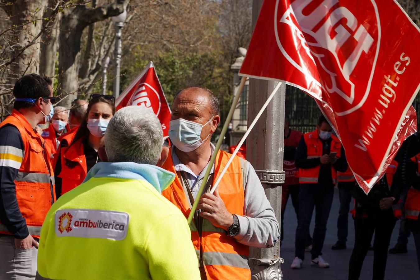 La FeSP de UGTCyL se concentra por la situación en la que se encuentran los profesionales del transporte sanitario en Castilla y León