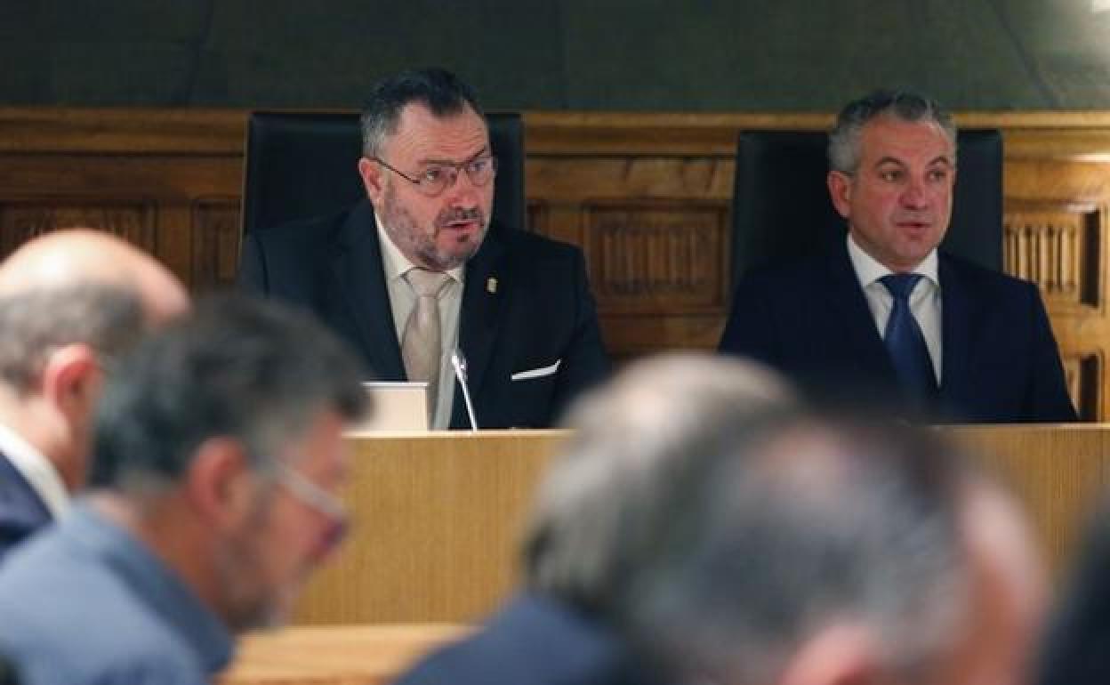 Pleno en la Diputación de León, antes de la crisis de la covid.