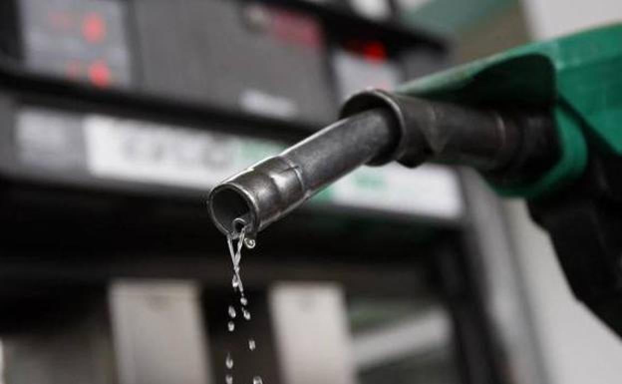 Combustible en una estación de servicio. 