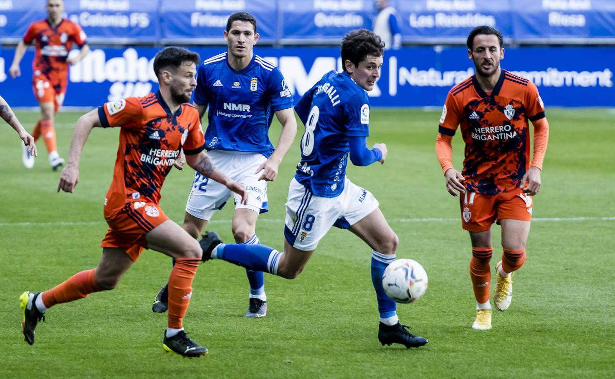 Un instante del partido disputado en el Carlos Tartiere.