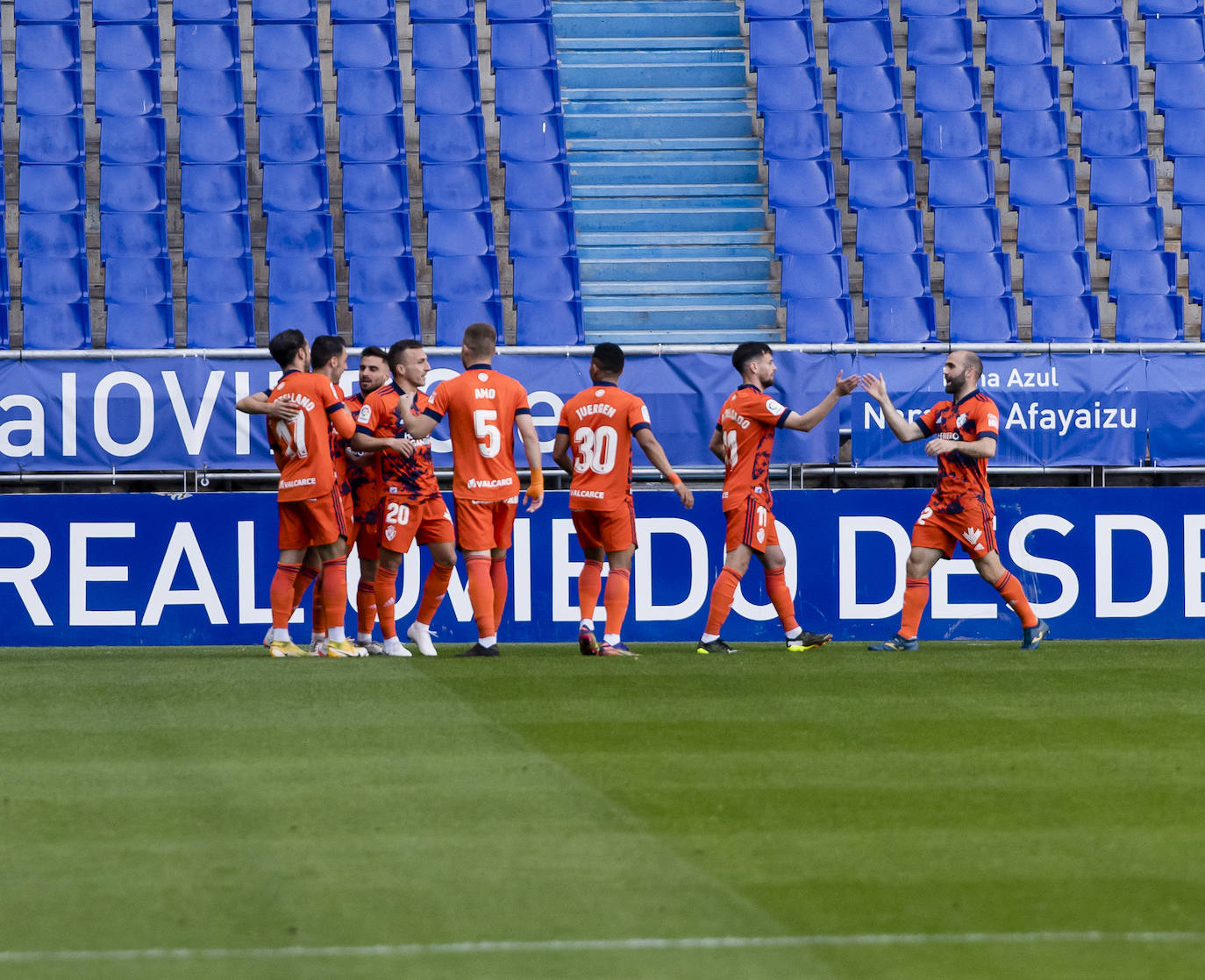 El conjunto berciano juega esta jornada en el Carlos Tartiere ante los carbayones.