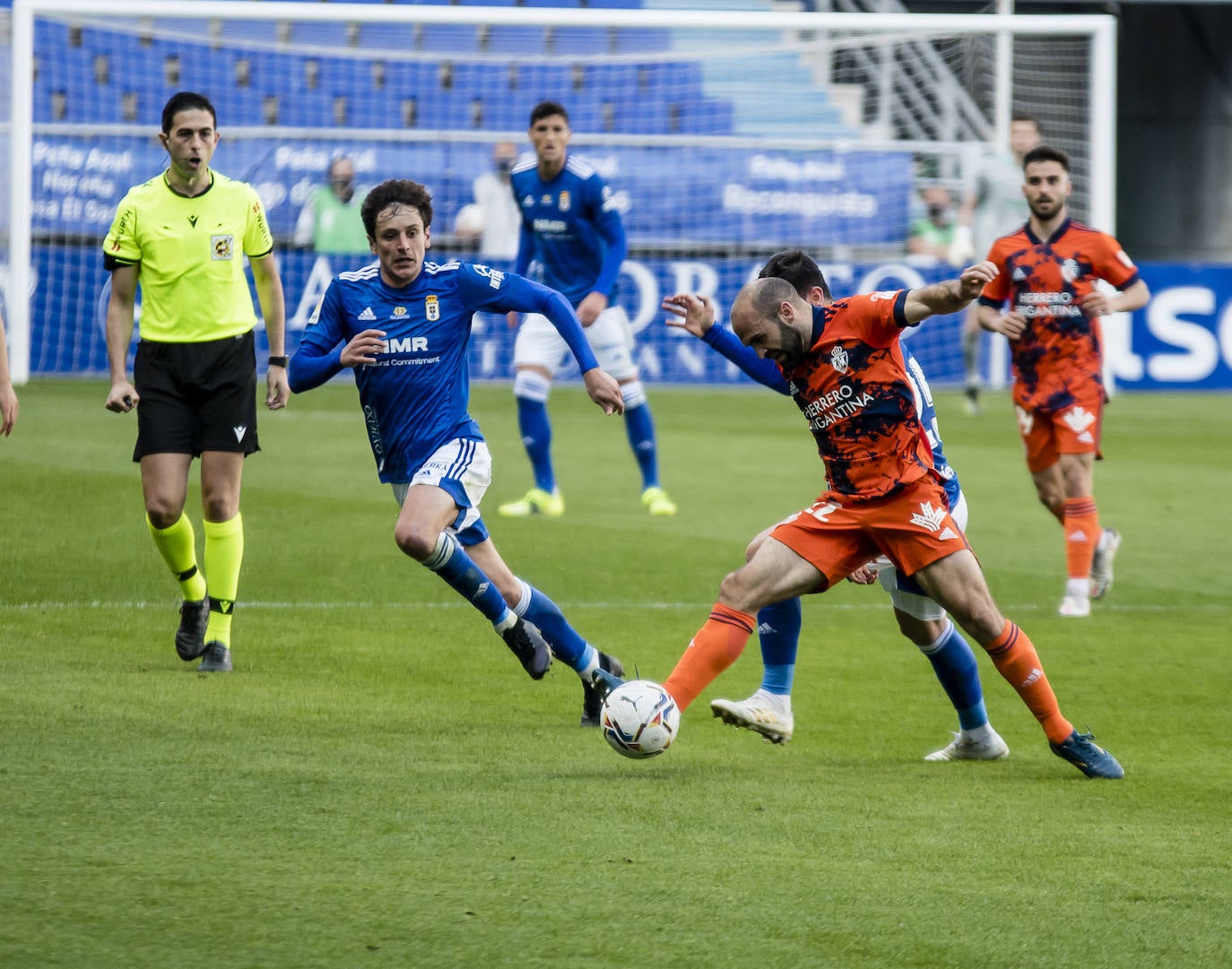 El conjunto berciano juega esta jornada en el Carlos Tartiere ante los carbayones.